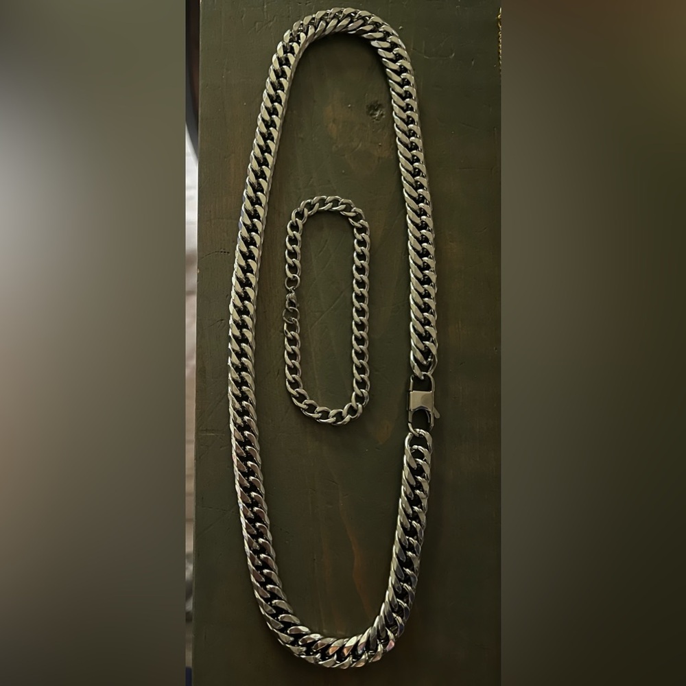 Stainless steel necklace & Bracelet